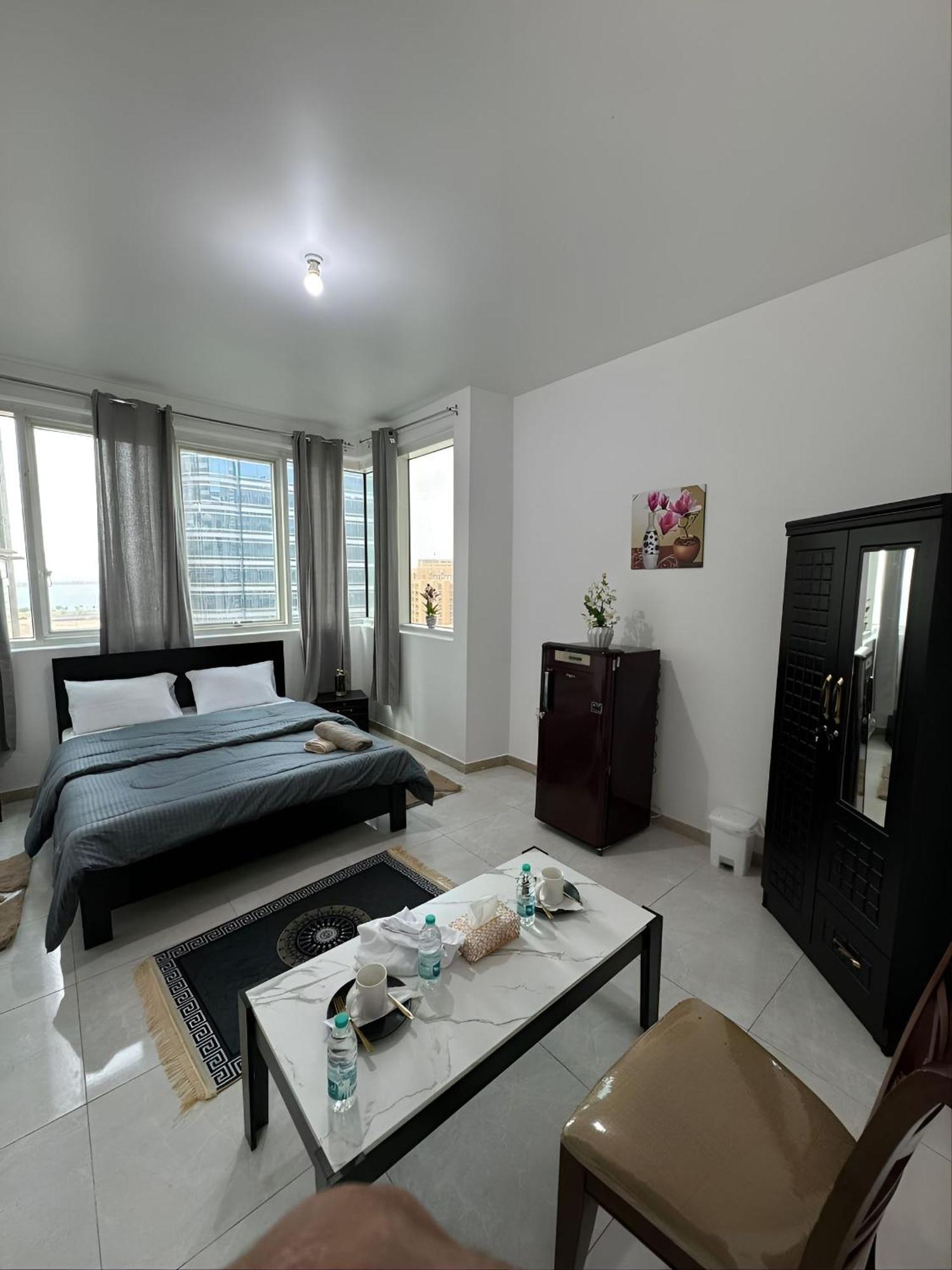 Corniche Street - Extremely Unique Room Abu Dhabi Exterior photo
